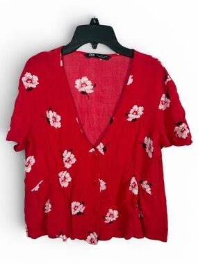 Zara Red Floral Print Short Sleeve Cropped V-Neck Blouse.  EUC.  Size Large.